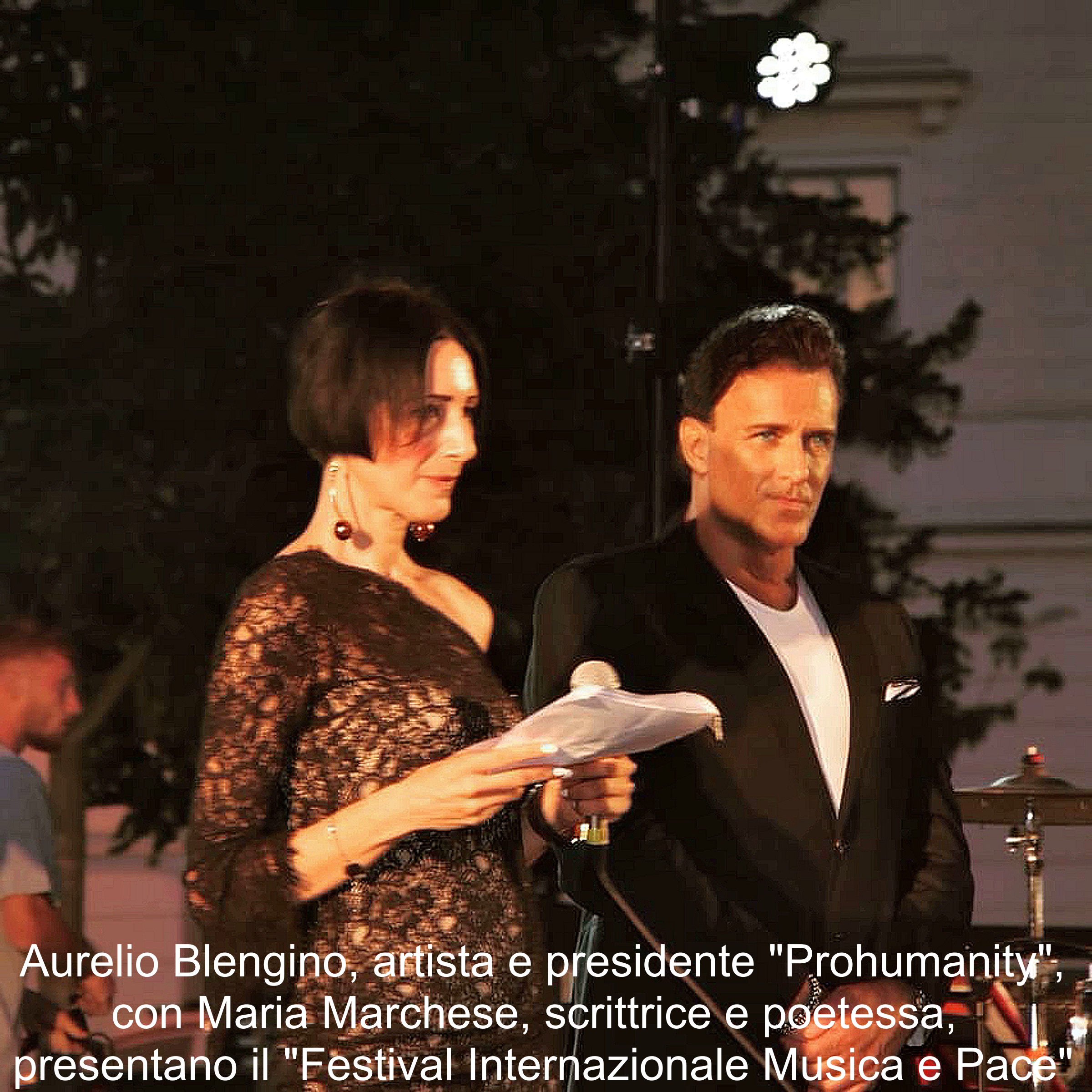 AURELIO_E_MARIA_PRESENTANO_IL_FESTIVAL_CON_SCRITTA
